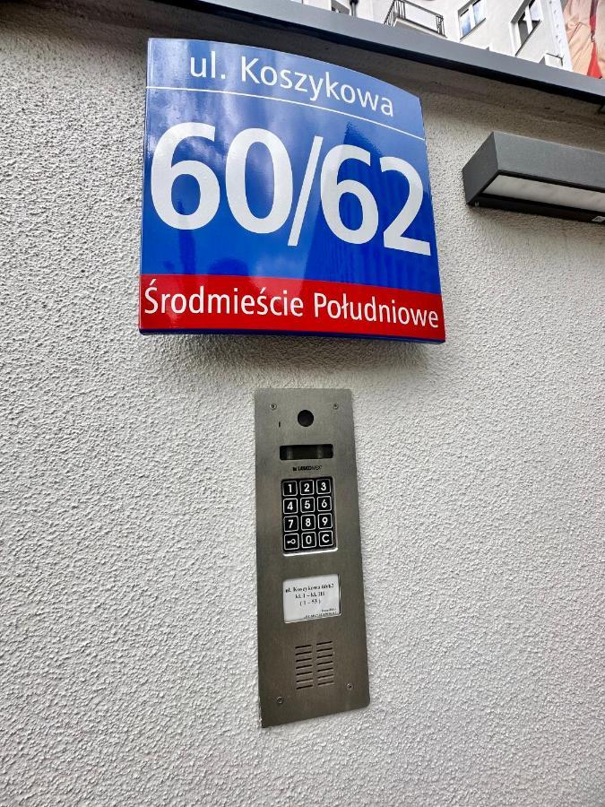 Super Beauty Metro Wifi 65'Tv Netflix Hbo Appletv+ Apartment Warsaw Exterior photo