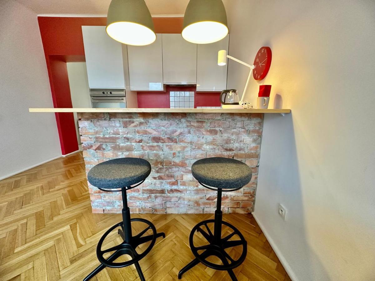 Super Beauty Metro Wifi 65'Tv Netflix Hbo Appletv+ Apartment Warsaw Exterior photo